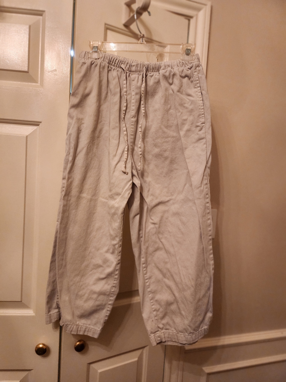 Women's Elastic-Waist Khaki Cropped Pants